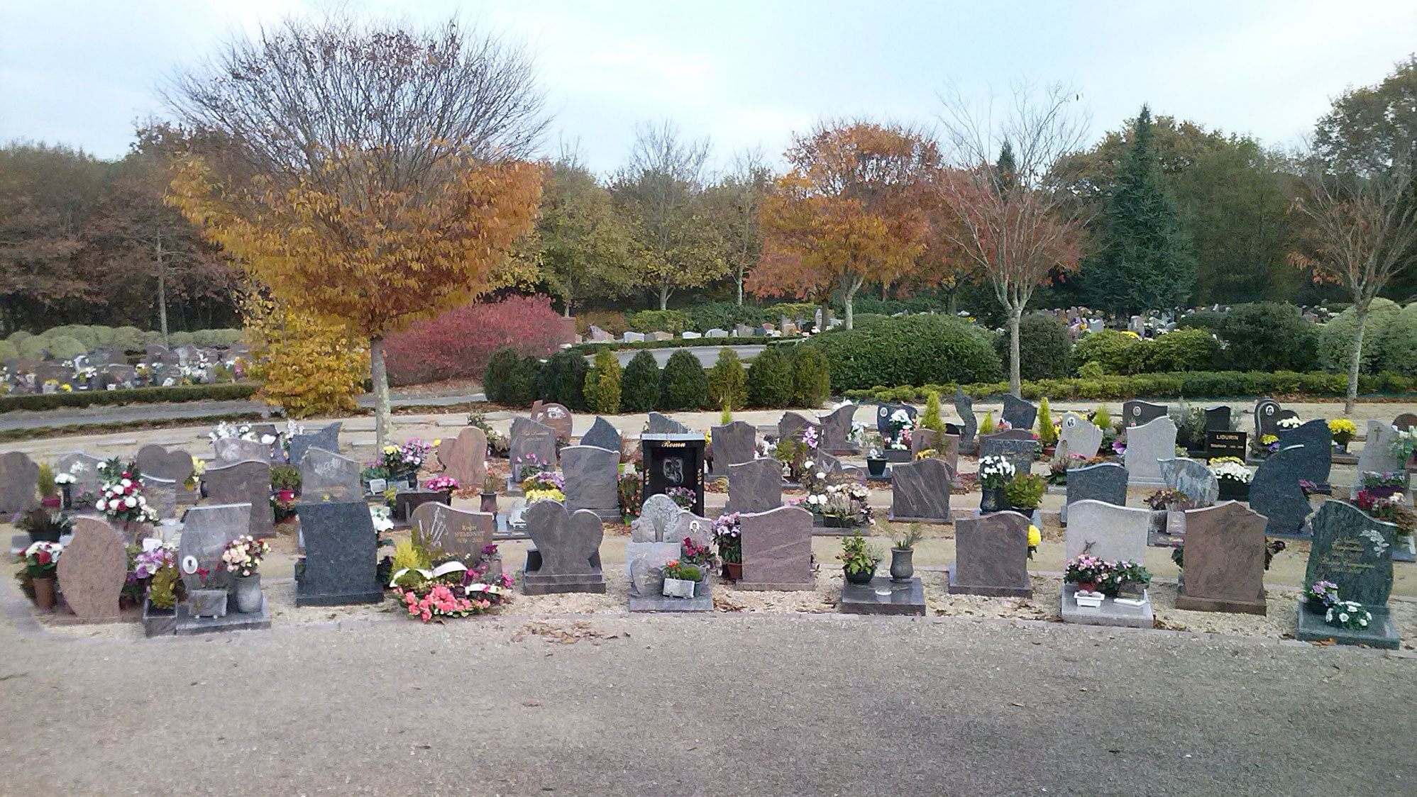 Jardin cinéraire du cimetière de Kervido