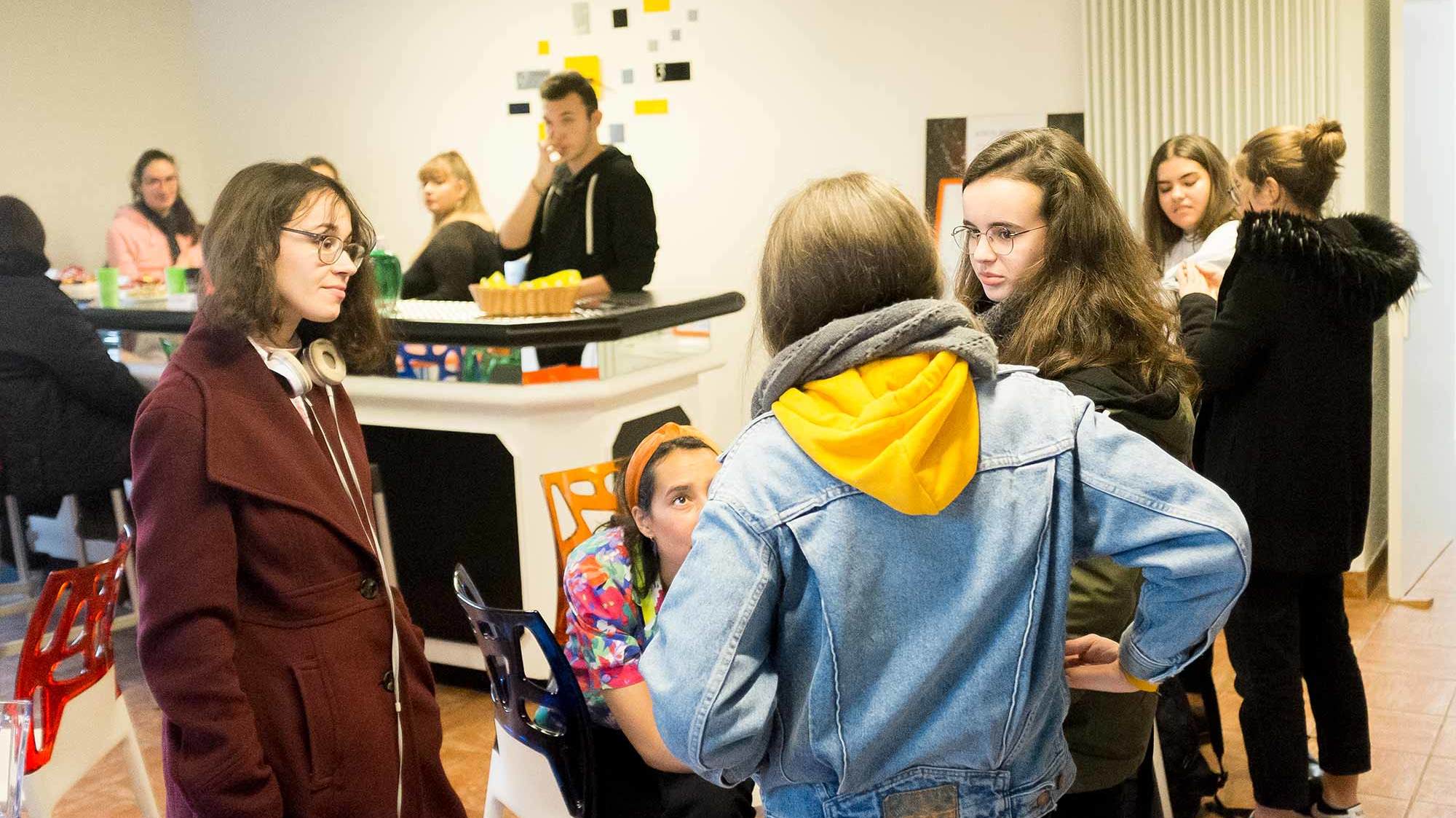 Ambiance dans le hall du Stud!o lors de l'inauguration 