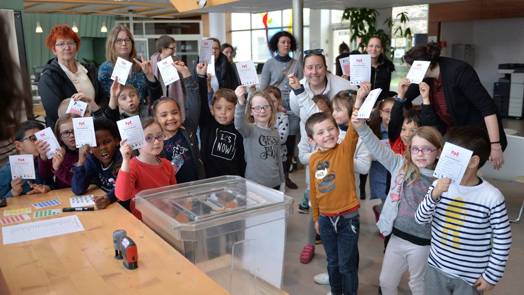 enfants de CP qui votent à Lanester